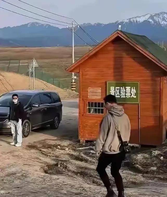 型减龄十岁携小19岁女友开启文旅事业开元棋牌54岁汪峰新疆造型曝光浅发造(图5)