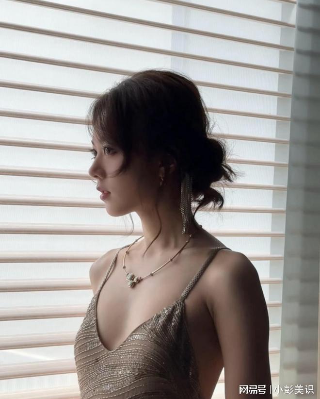麦同框看清三人穿搭才懂和少女区别开元棋牌试玩这一夜姚晨杨幂赵今(图4)