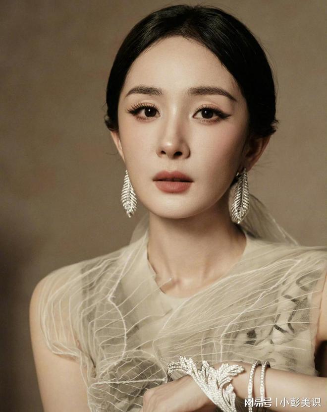 麦同框看清三人穿搭才懂和少女区别开元棋牌试玩这一夜姚晨杨幂赵今(图19)