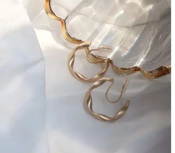 测你最适合哪种首饰？ky开元棋牌脸型自(图7)