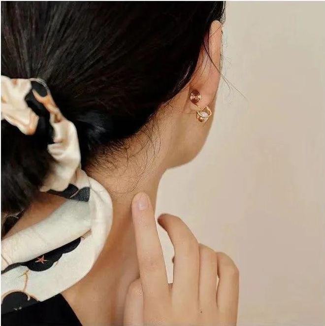 测你最适合哪种首饰？ky开元棋牌脸型自(图18)